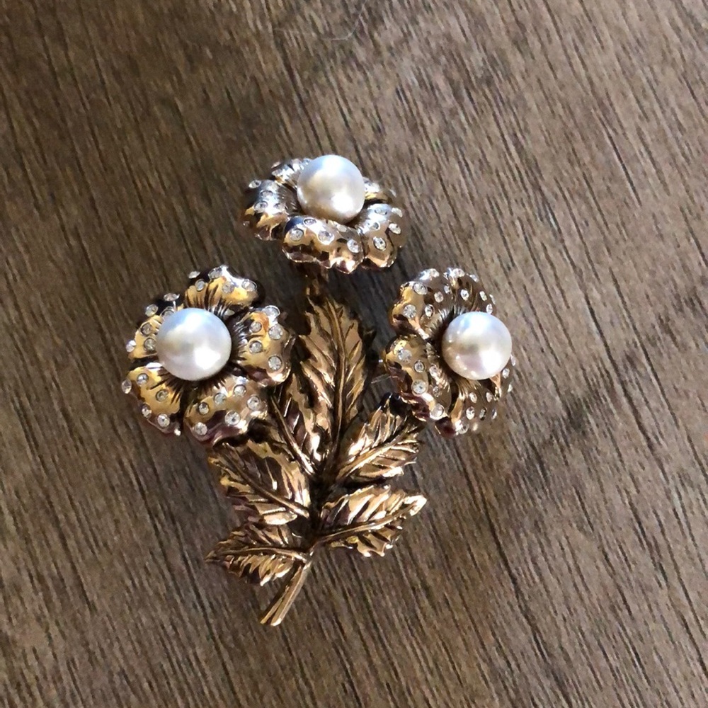 Antique Flower 🌼 Pin